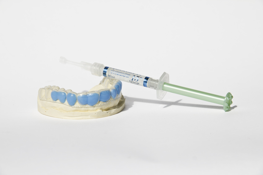 estetica dentale : La coronoplastica estetica è una procedura che modifica la forma della corona dentale, eliminando le parti in eccesso e ricostruendo le mancanti